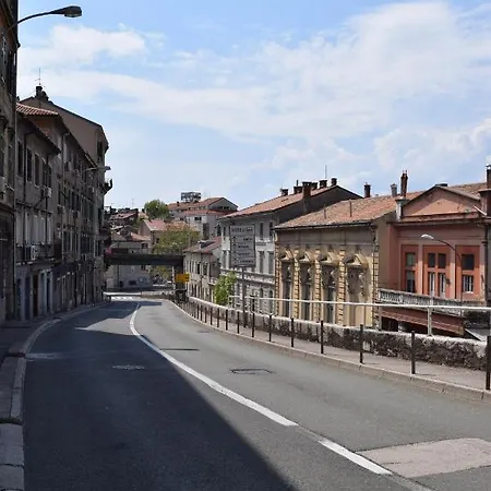 Apartamento Modern Studio For 2 In City Center Rijeka